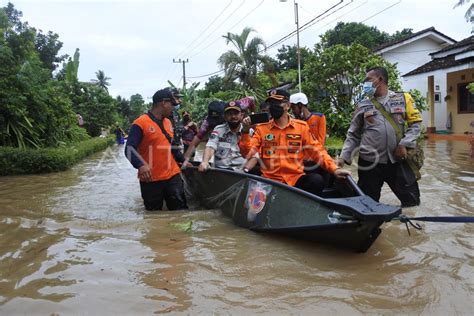 Banjir Di Jember Antara Foto