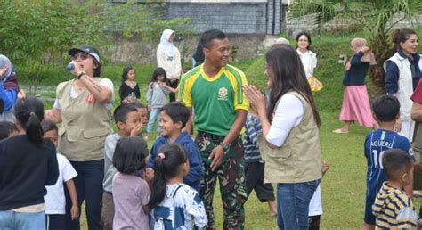 TNI Bersama Perempuan Jenggala Berikan Trauma Healing Ke Anak Korban