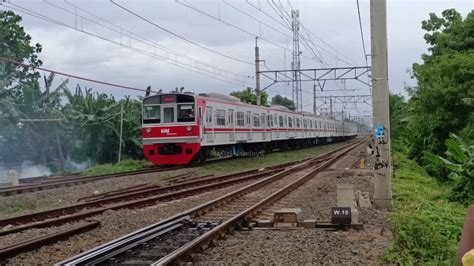 NONTON KERETA API KRL COMMUTER LINE DAN KERETA API JARAK JAUH DI