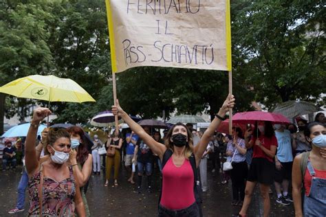 Manifestazioni Contro Il Green Pass In Tutta Italia Migliaia Di No Vax