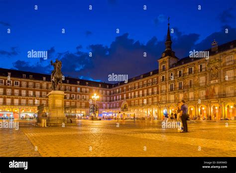 Plaza mayor madrid hi-res stock photography and images - Alamy