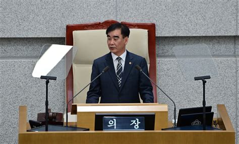 염종현 경기도의회 의장 “도의회 협치로 국회와 다른 결 보여야”