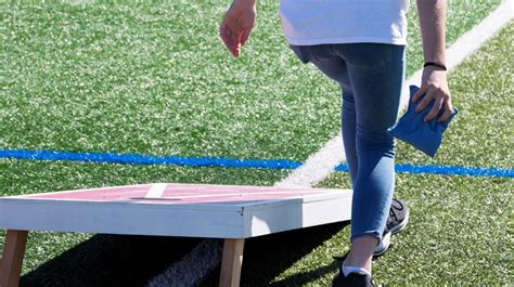 How To Throw A Cornhole Bag Best Throwing Technique