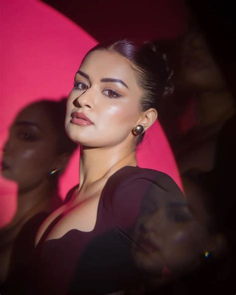 Avneet Kaur In This Cleavage Baring Black Attire Wowed Fans With Her Stylish Hot Look SpideyPosts