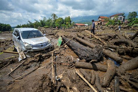 Korban Banjir Di Sumatra Barat Terus Meningkat Puluhan Tewas