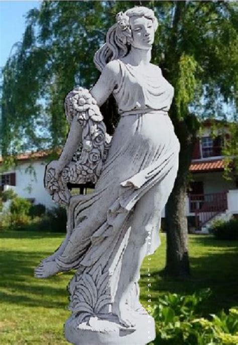 Statue En Pierre Reconstitu E Femme Aux Roses A Au Jardin D Eden