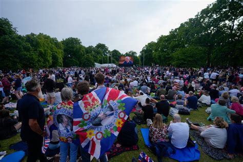 Platynowy Jubileusz El Biety Ii Za Miliard Funt W Kapelusze Tupeciki