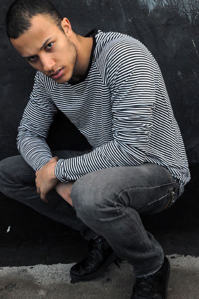 GAY MANS PLEASURE MATTHEUS LIAN SHOWS COCK