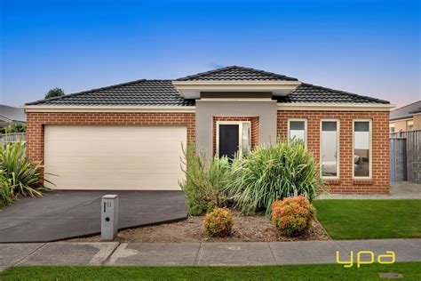 10 Rock Daisy Drive Cranbourne West YPA Estate Agents