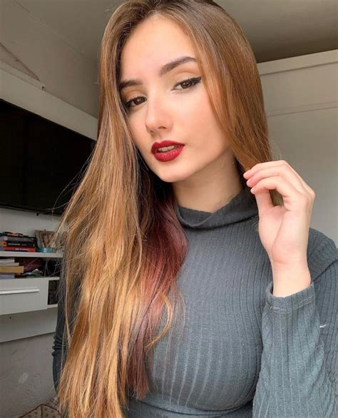 Influencer Ellen Cardoso Comemora 18 Anos E Aposta Em