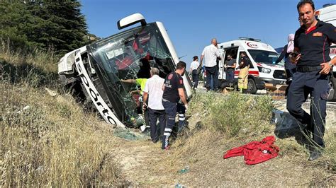 Kütahyada yolcu otobüsü devrildi Yaralılar var