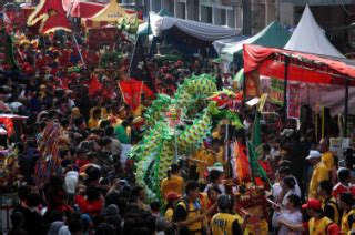 Kirab Budaya Cap Go Meh Dharma Ramsi Di Jalan Cibadak DATATEMPO