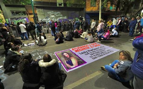 Marchan en CDMX pidiendo justicia por desaparición y muerte de Lesly