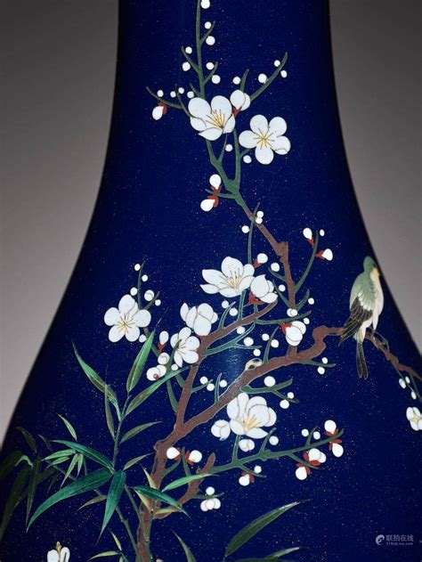 51BidLive A FINE CLOISONN ENAMEL PEAR SHAPED VASE WITH A SPARROW ON