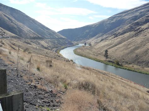 seniors walking across america: YAKIMA CANYON