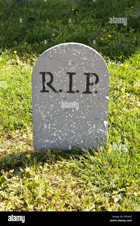 RIP Halloween grave decoration on yard Stock Photo - Alamy