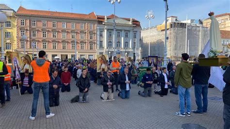 Galerija Video Pogledajte Trenutak Kada Je Fotoreporteru Na Trgu Ena