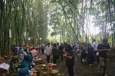 Inilah Spot Wisata Pasar Unik Yang Ada Di Indonesia Nah Salah Satunya