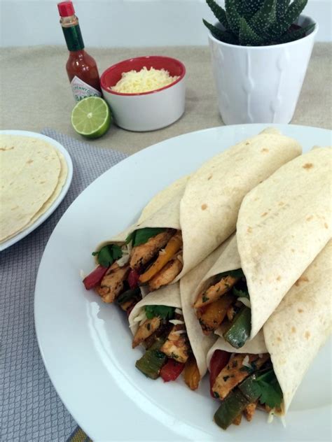 Fajitas De Pollo Cena Tex Mex Con Amigos Queso Ar Ndanos