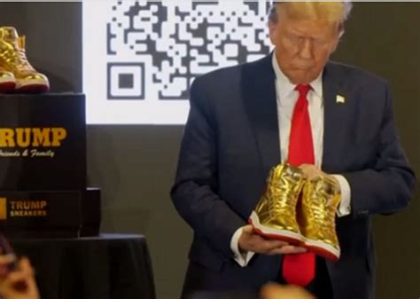 Золотые кроссовки от Трампа: сколько стоит брендовая президентская обувь