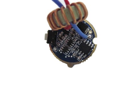 Купить Однорежимный драйвер фонаря с кнопкой 5-12В 2А 22мм по цене 249 ...