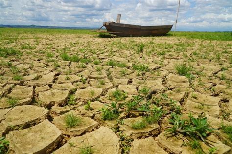 Tri An lake water level is lowest in 12 years - Vietnam.vn