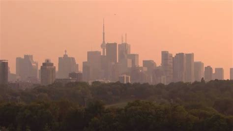 Toronto Sigue Adelante Con Los Fuegos Artificiales Del Día De Canadá A