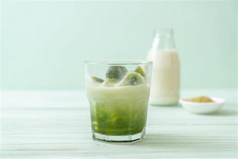 Cubo De Hielo Matcha T Verde Con Leche Foto Premium