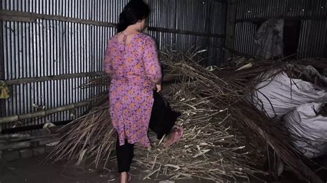 I See My Cousin Cleaning The House I Hugged Her From Behind And Started Fucking Her In The Ass