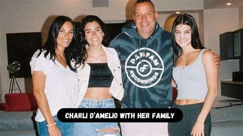 Charli D'Amelio Biography, Wiki, Age, Family, Boyfriend & More