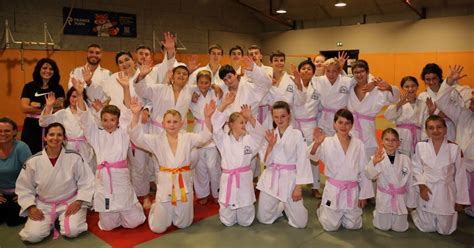 Bletterans Le Judo Club Bletteranois Sinvestit Pour Octobre Rose