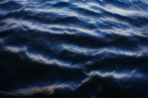 Dark Blue Waves · Free Stock Photo