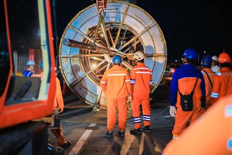 PLN Bekerja Keras Tingkatkan Keandalan Listrik Madura Layanan Ke