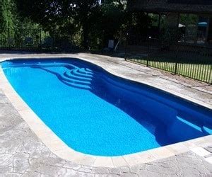 Fiberglass swimming pools vs Gunite concrete swimming pools