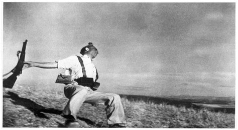 Robert Capa Fotógrafo Bélico ~ Un Blog Más