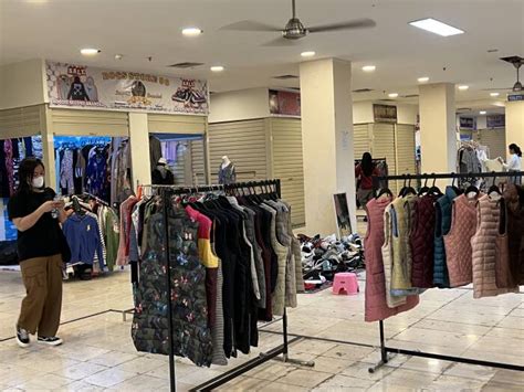 Berburu Pakaian Thrifting Di New Makassar Mall Harganya Mulai Dari Rp5