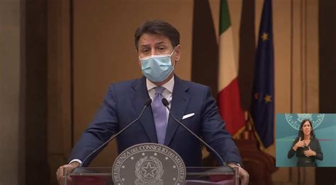 Conte Firma Il Nuovo Dpcm Presto Un Decreto Con Credito D Imposta