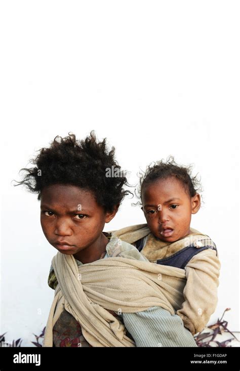 Les Enfants Des Rues à Madagascar Photo Stock Alamy