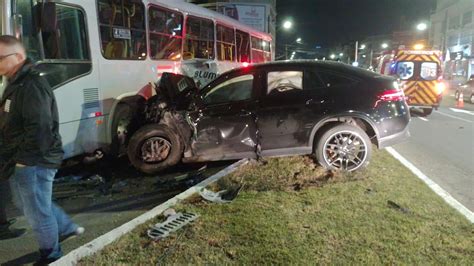 Carro Desgovernado Deixa Nove Feridos Em Acidente Em Blumenau