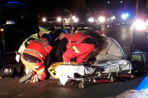 Rimini Incidente Fra Auto E Scooter Grave Un 40enne