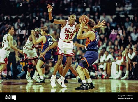 NBA Basketball, Scottie Pippen, Chicago Bulls vs Suns Stock Photo - Alamy