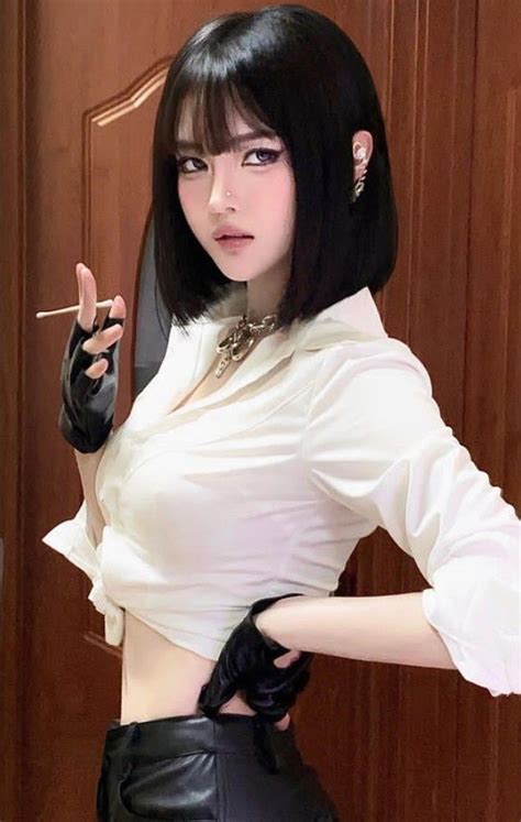 Pin By Pinner On Hezzzw Jv Seductive Clothes Cosplay Woman