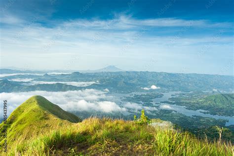 Plano General Del Hermoso Paisaje Del Cerro Eramon Ubicado En El