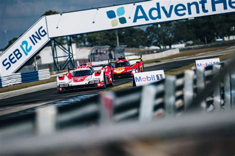 Cadillac Ferrari Porsche Les Hypercars en piste à Sebring