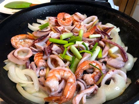 Chinese Seafood Stir Fry With Shrimp And Squid Oh Snap Let S Eat