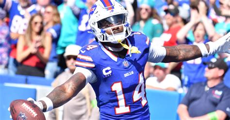 Bills’ Stefon Diggs Fined for Beer-Soaked TD Celebration vs. Dolphins ...