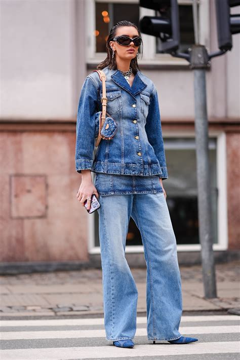 Jeans Acampanados Con Botas Para Ser La Mejor Vestida De Febrero 2024 Vogue