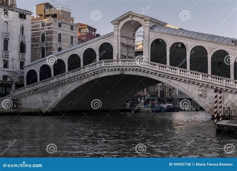 Ansicht Der Br Cke Von Rialto Venedig Redaktionelles Stockfoto Bild