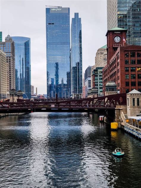 23 Best Chicago Winter Date Ideas: Fun, Unique & Romantic