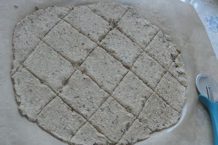 Паштет из оливок с ржаными хлебцами - пошаговый рецепт с фото